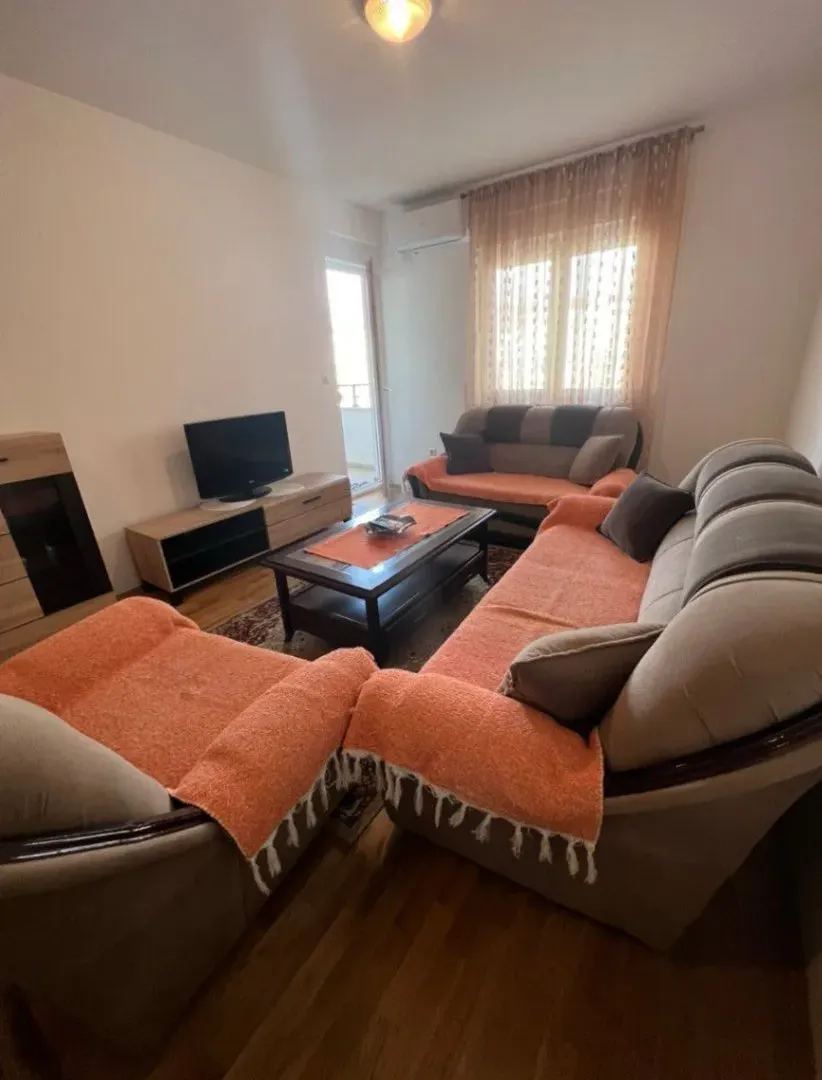 Izdavanje, jednosoban stan, 49m², Stari Aerodrom, Podgorica