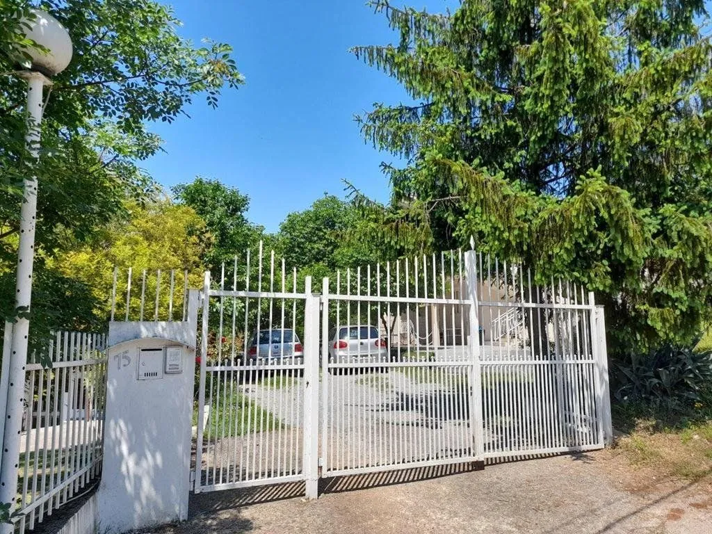 Prodaja, kuća, 300m², Konik, Podgorica