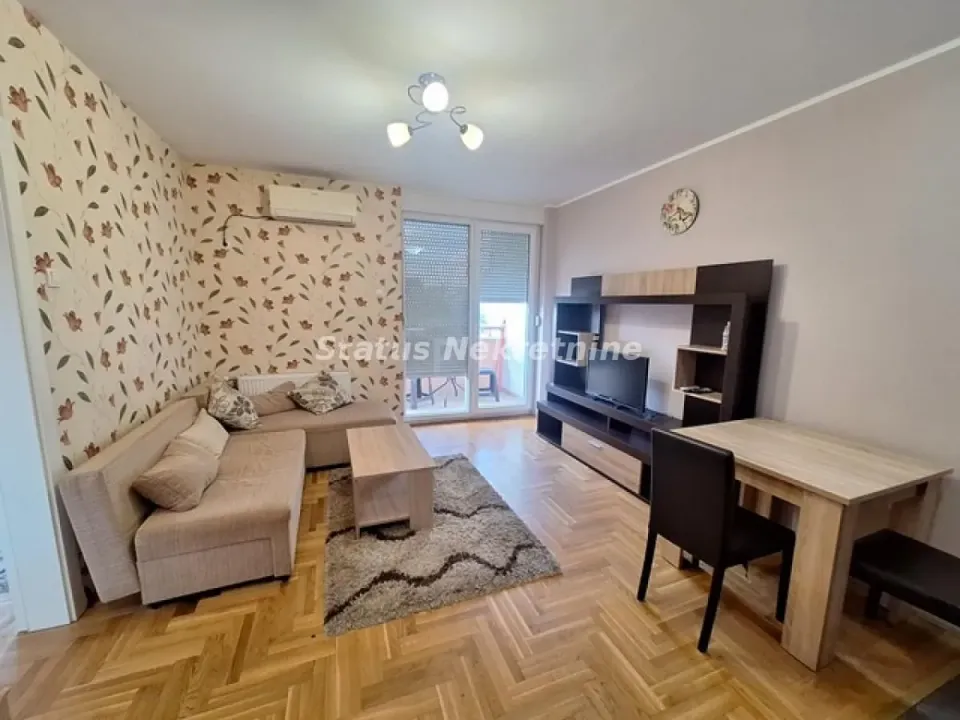Izdavanje, jednosoban stan, 41m², Centar, Novi Sad