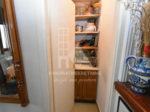 Sale, four bedroom apartment, 120m², Blok 7, Podgorica - image 23