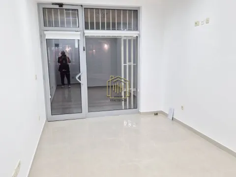 Rent, office space, 20m², Stari Aerodrom, Podgorica - image 5