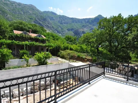 Prodaja, dvosoban stan, 200m², Risan, Kotor - image 25