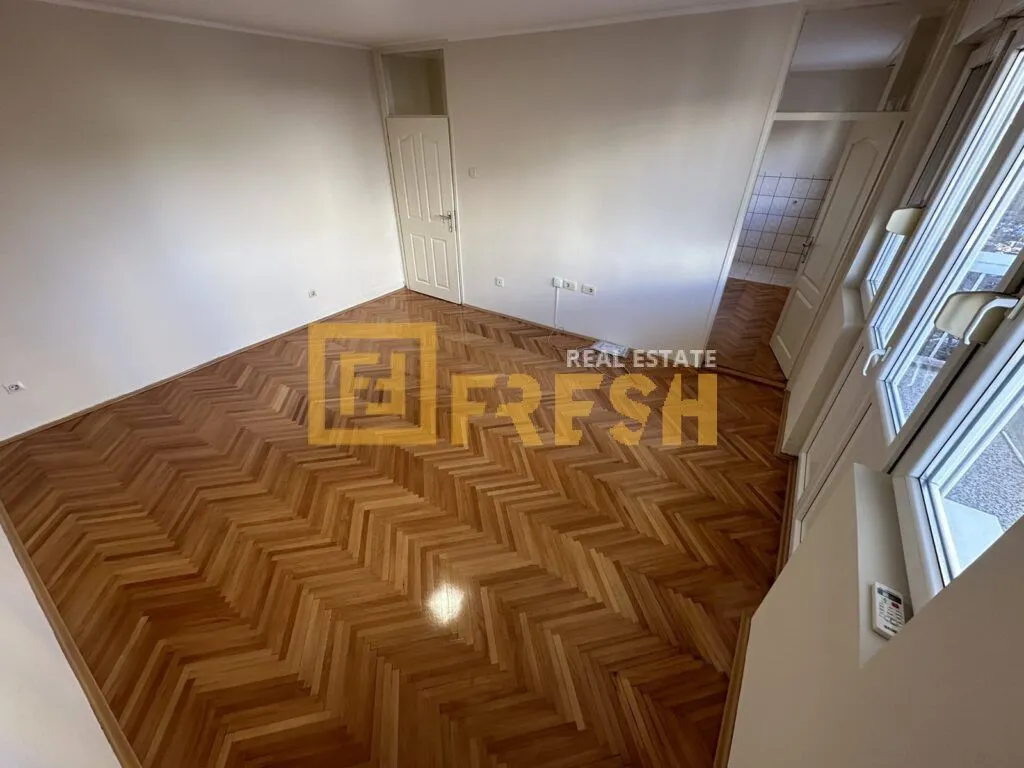 Izdavanje, dvosoban stan, 89m², Centar, Podgorica