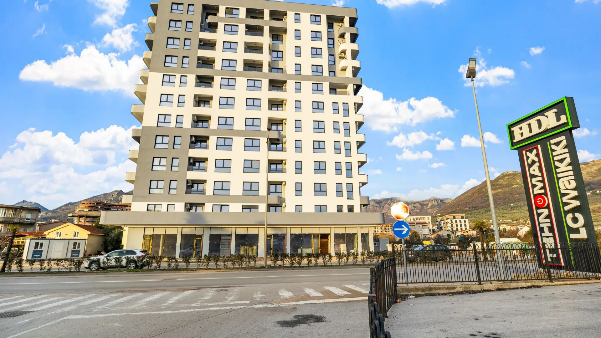 Sale, two bedroom apartment, 71m², Centar, Bar