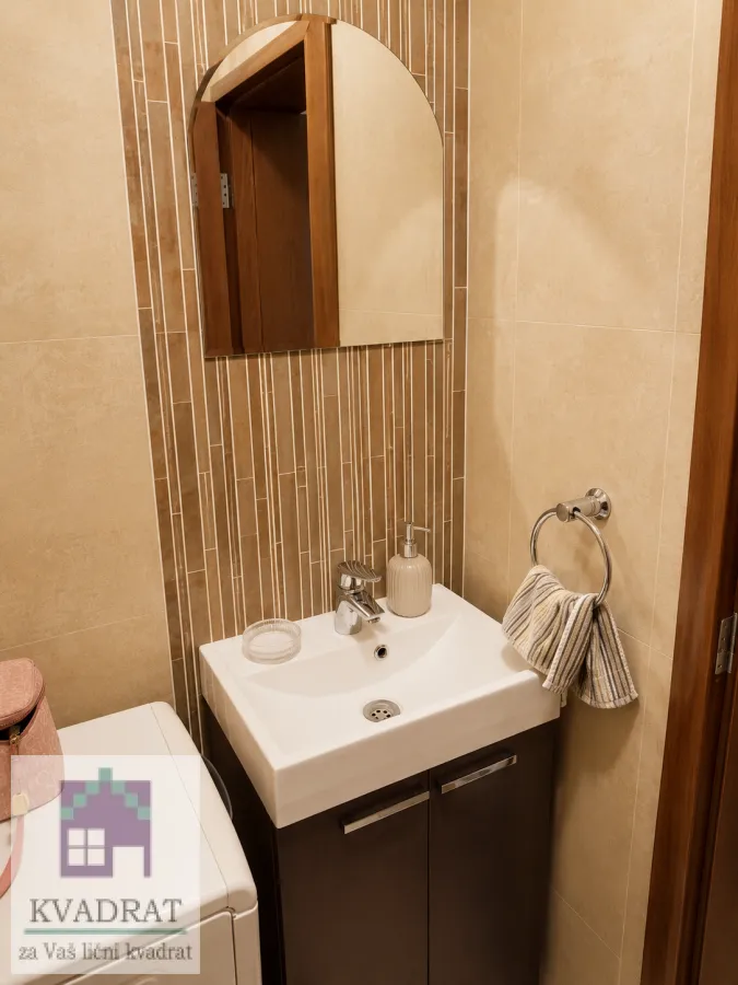 Prodaja, četvorosoban stan, 115m², Grbavica, Novi Sad Sve Podlokacije