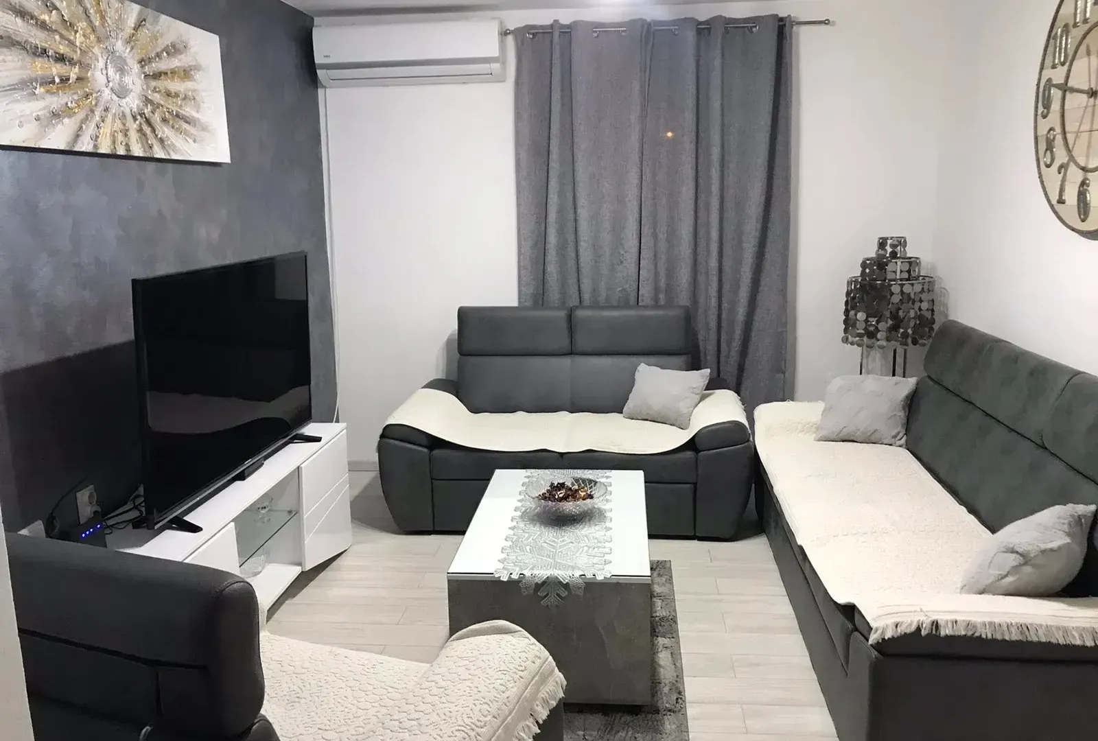 Izdavanje, stan, 82m², Tivat, Crna Gora