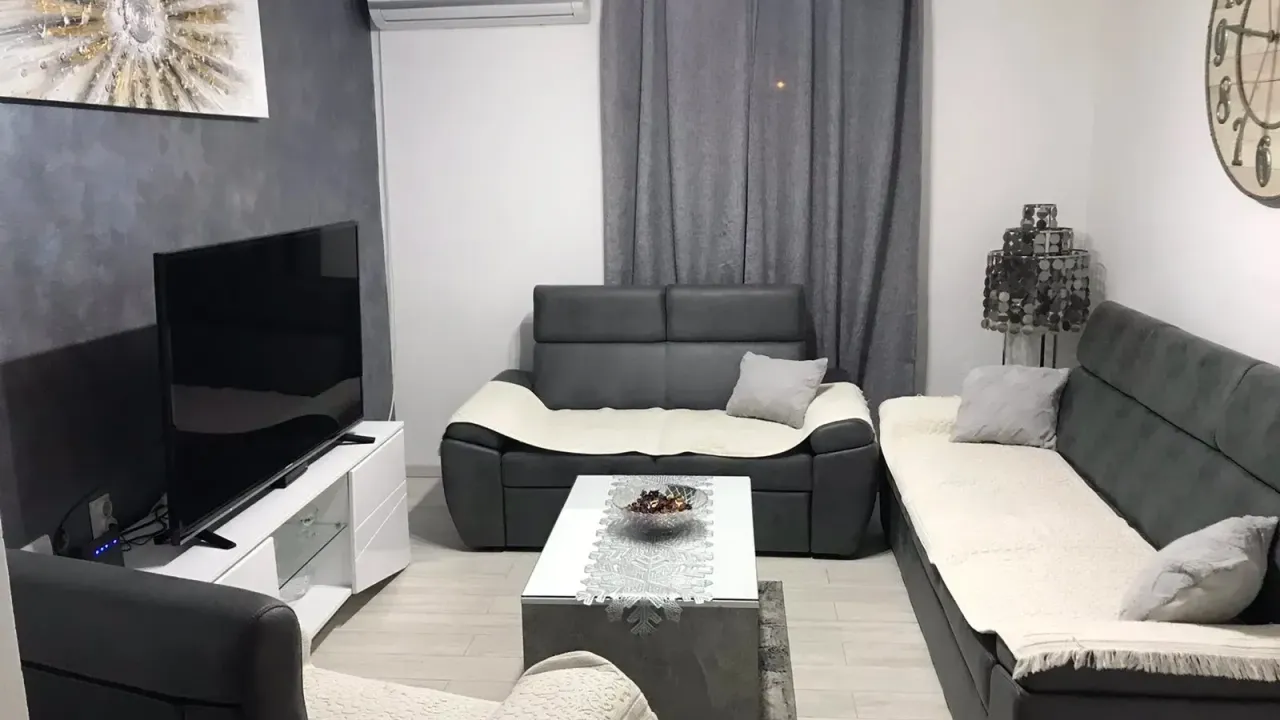 Izdavanje, stan, 82m², Tivat, Crna Gora