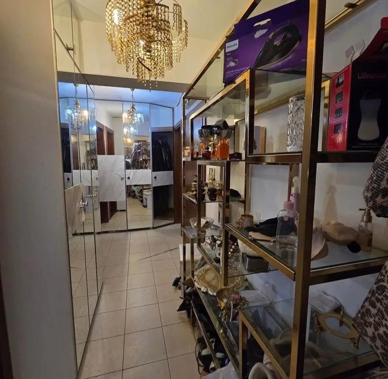 Prodaja, trosoban stan, 120m², Tološka šuma, Podgorica
