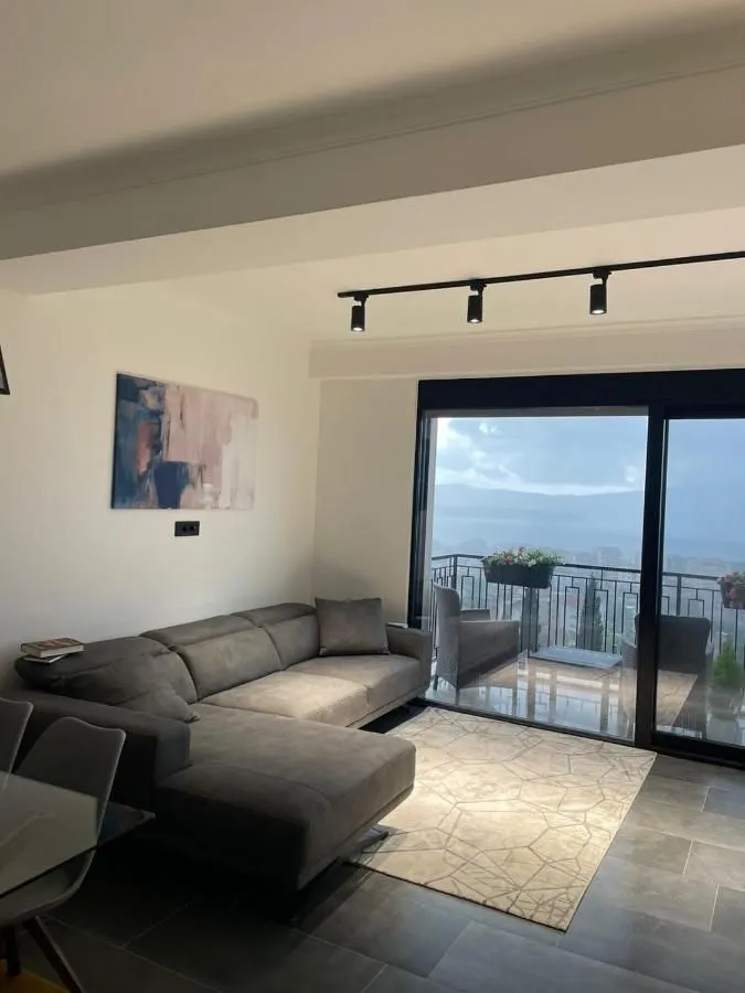 Prodaja, dvosoban stan, 50m², Tivat, Crna Gora