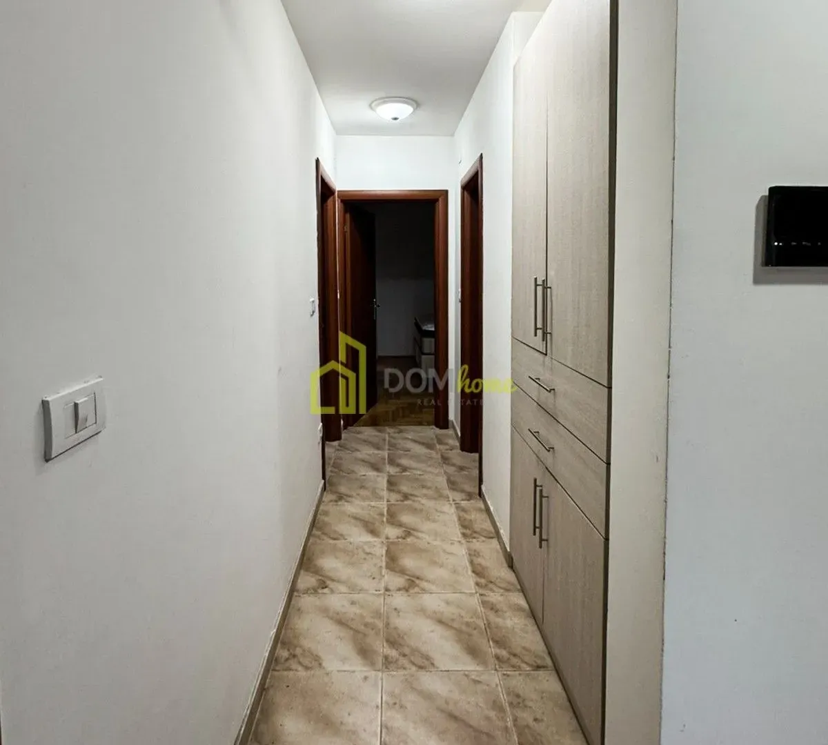 Izdavanje, trosoban stan, 92m², Krivi Most, Podgorica