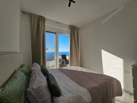 Daily-rent, three bedroom apartment, 180m², Dobra Voda, Budva - image 16