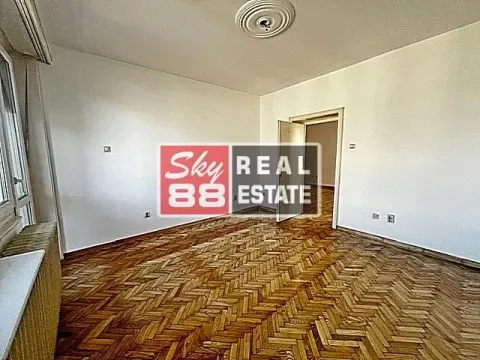 Empty room with parquet flooring and an open door. - image 9