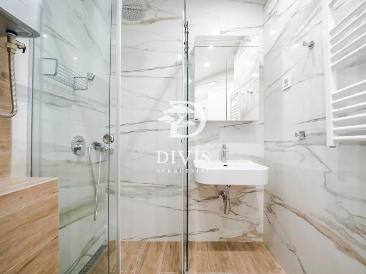 Izdavanje, dvosoban stan, 49m², Vračar Hram, Vračar Sve Podlokacije