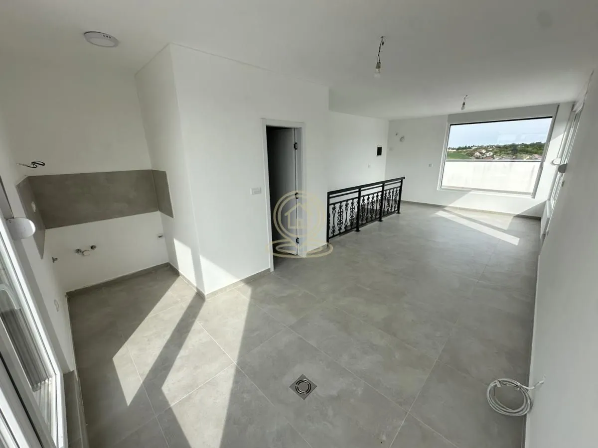 Prodaja, stan, 225m², Karagača, Petrovaradin
