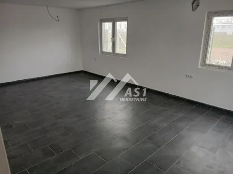 Rent, office space, 250m², Žabalj, Srbija - image 1