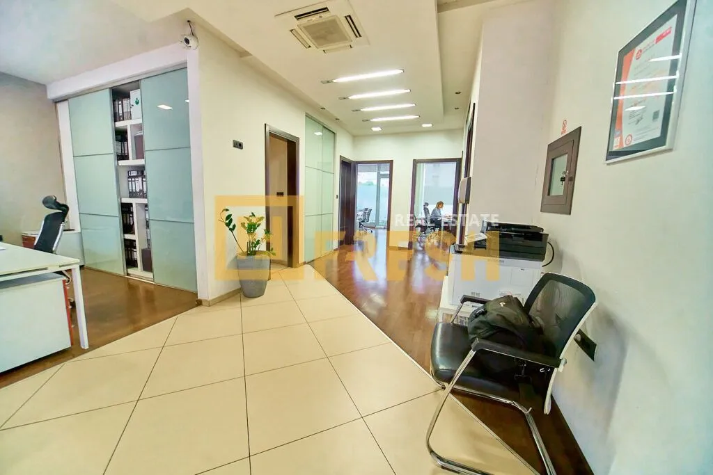 Rent, office space, 160m², City Kvart, Podgorica