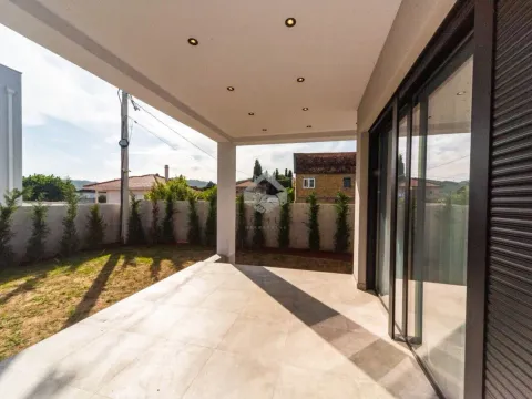 Rent, house, 225m², Gornja Gorica, Podgorica - image 11