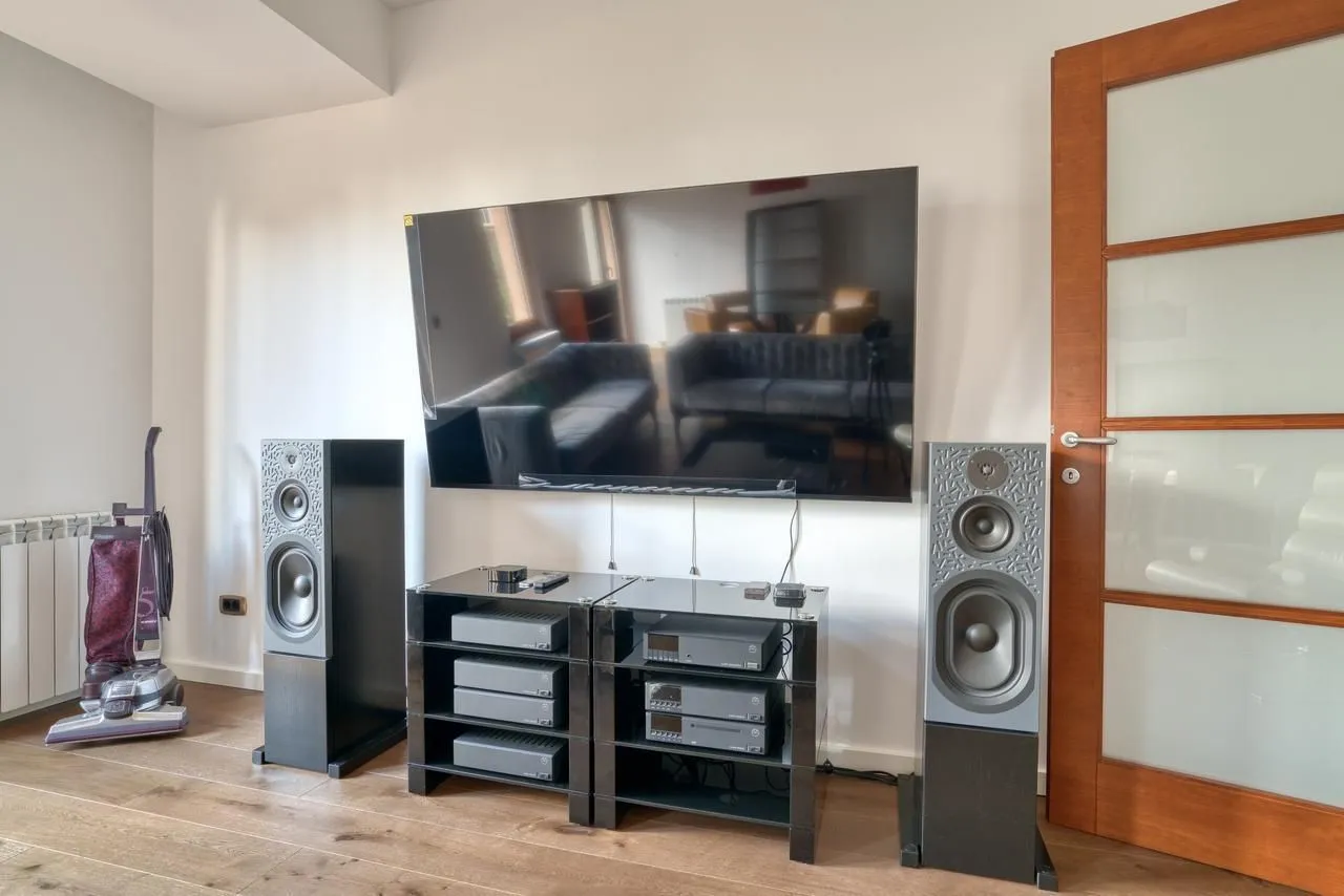 Izdavanje, dvosoban stan, 90m², Centar, Podgorica