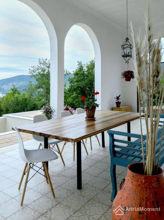 Prodaja, kuća, 354m², Ratiševina, Herceg Novi