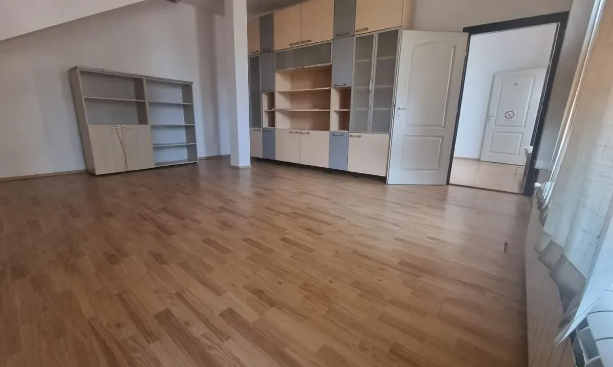 Izdavanje, poslovni prostor, 160m², Južni Bulevar, Vračar Sve Podlokacije