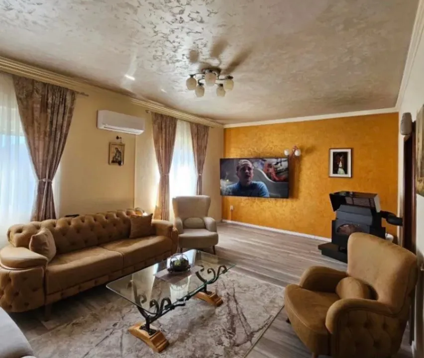 Prodaja, kuća, 275m², Tološi, Podgorica