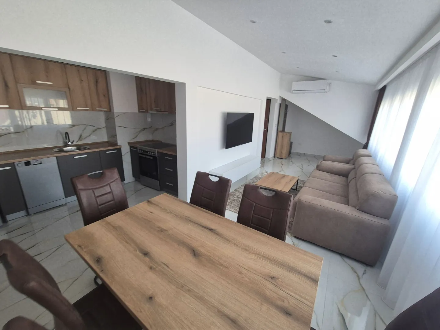 Izdavanje, jednosoban stan, 55m², Dalmatinska ulica, Podgorica