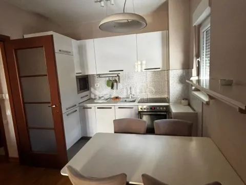 Izdavanje, jednosoban stan, 40m², City Kvart, Podgorica - image 2