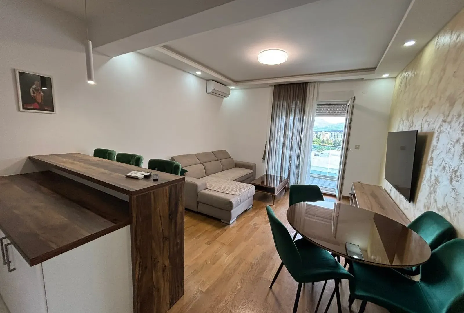 Izdavanje, dvosoban stan, 69m², Zabjelo, Podgorica