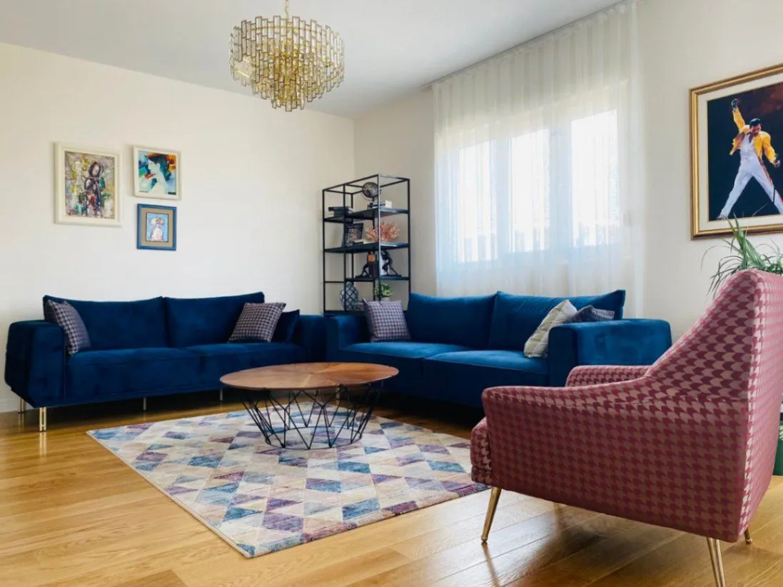 Izdavanje, trosoban stan, 95m², Central Point, Podgorica