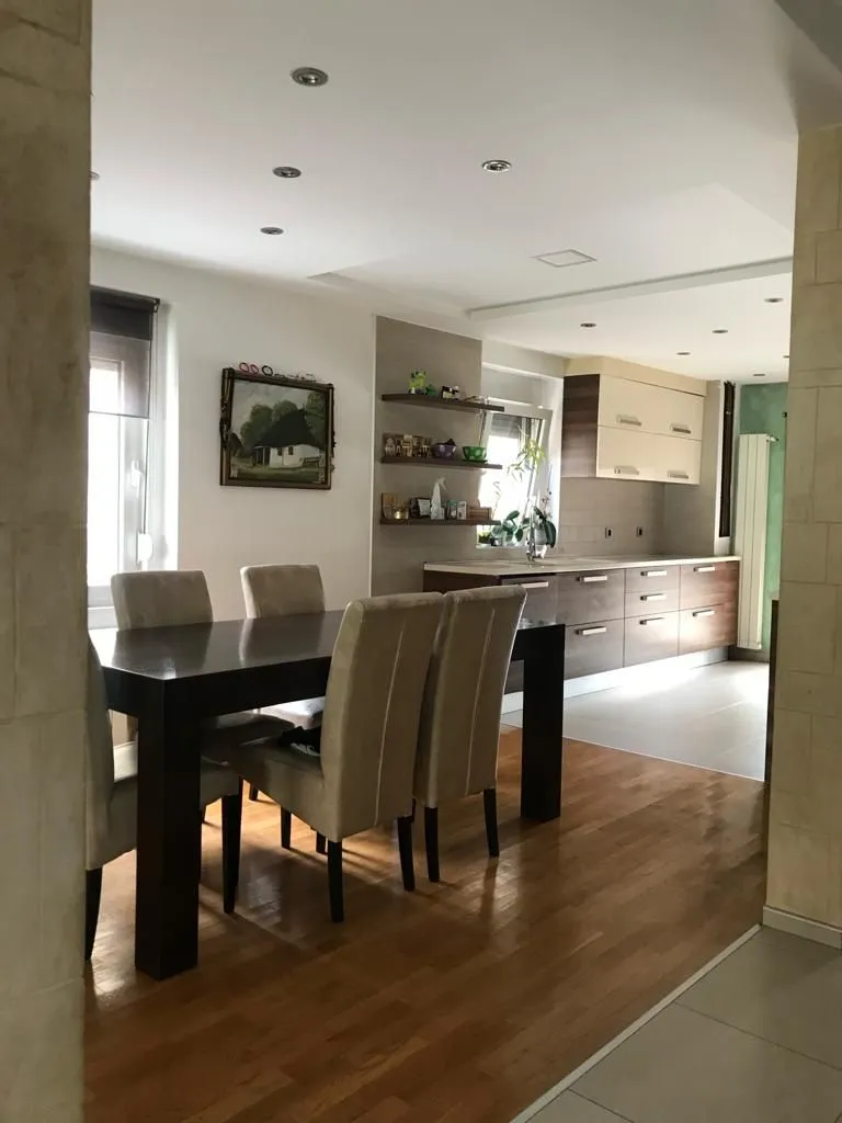 Izdavanje, kuća, 300m², Zemun Sve Podlokacije, Beograd