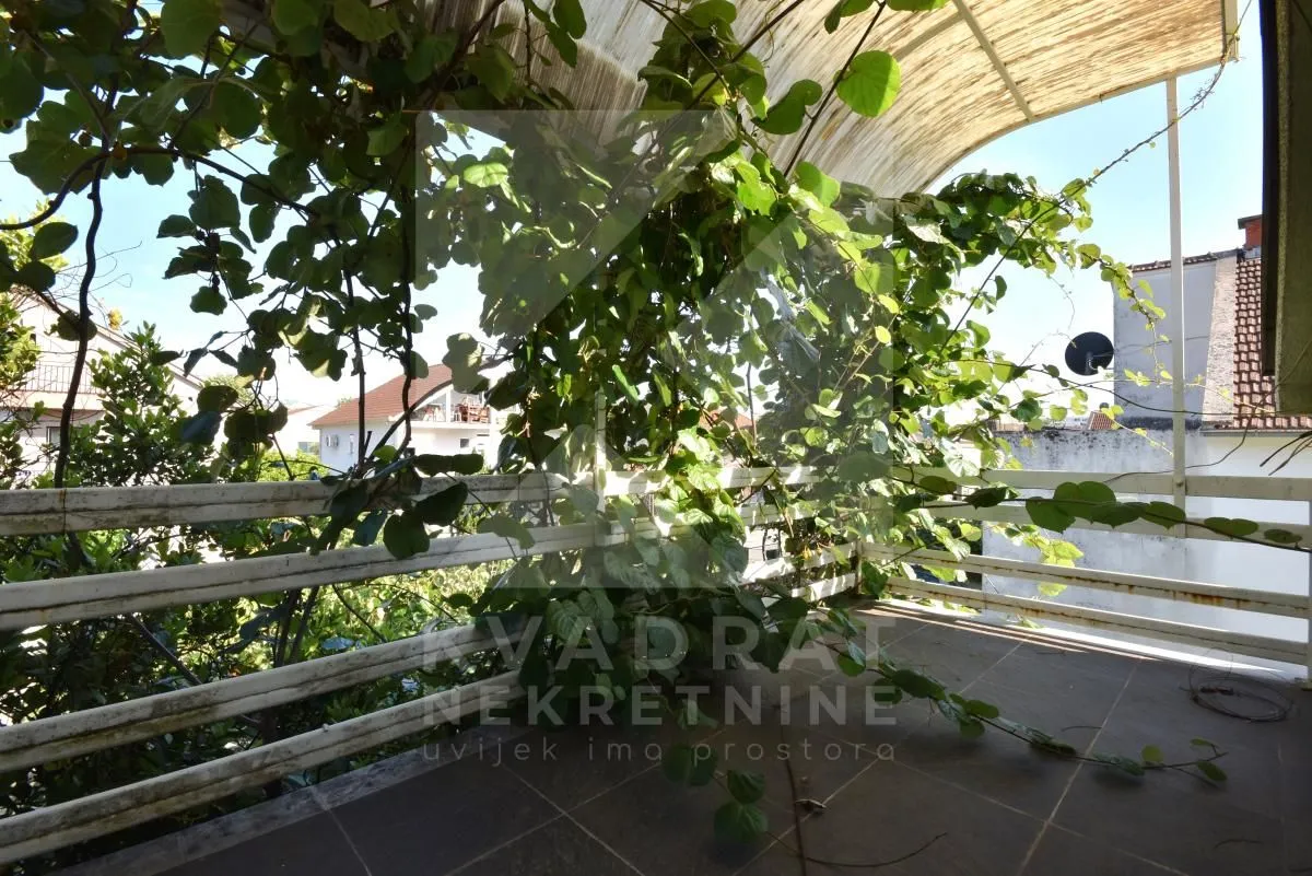 Izdavanje, kuća, 250m², Stari Aerodrom, Podgorica