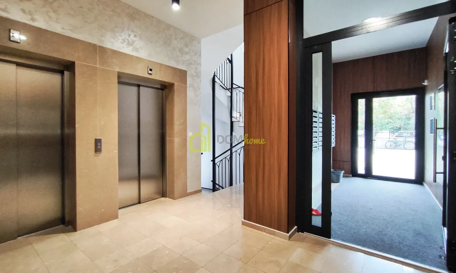 Izdavanje, trosoban stan, 96m², Master Kvart, Podgorica