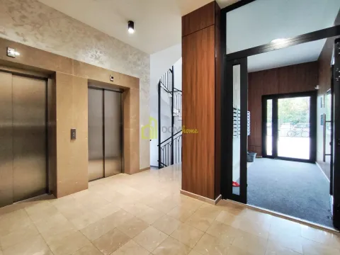 Izdavanje, trosoban stan, 96m², Master Kvart, Podgorica - image 11