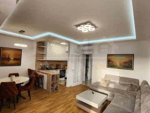 Rent, three bedroom apartment, 80m², Tivat, Crna Gora - image 1