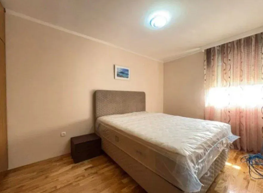 Izdavanje, jednosoban stan, 55m², Blok 5, Podgorica