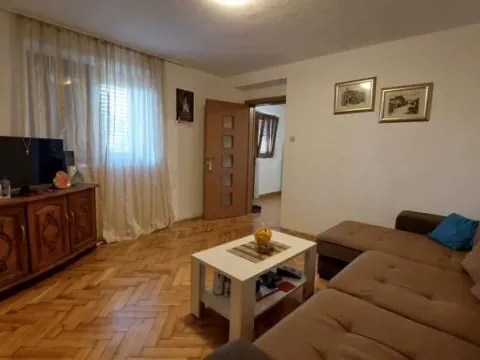 Rent, one bedroom apartment, 60m², Radanovići, Kotor