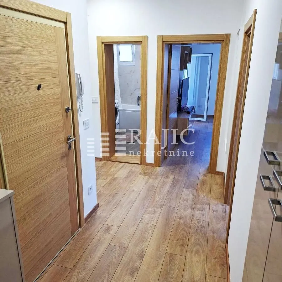 Rent, two bedroom apartment, 60m², Kalenić Pijaca, Vračar Sve Podlokacije