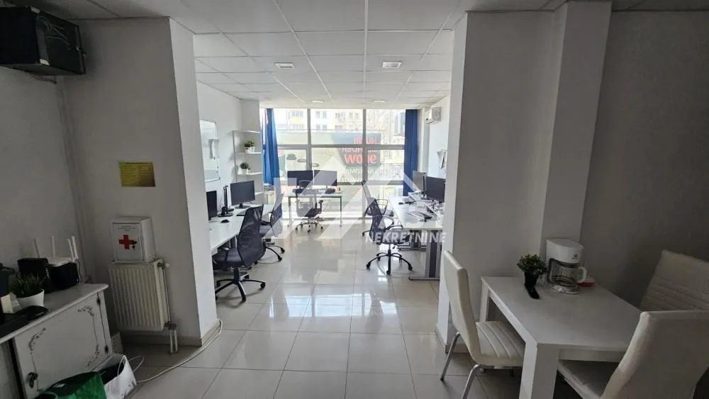 Rent, office space, 112m², Bulevar Oslobodjenja, Novi Sad Sve Podlokacije