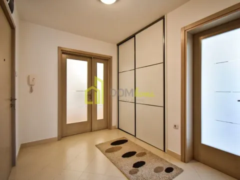 Izdavanje, trosoban stan, 150m², Preko Morače, Podgorica - image 12