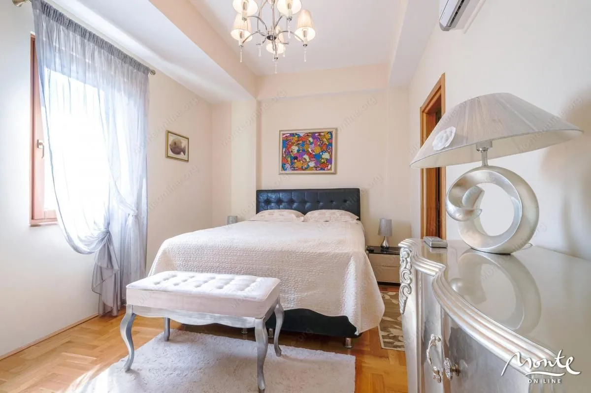 Prodaja, dvosoban stan, 158m², Igalo, Herceg Novi