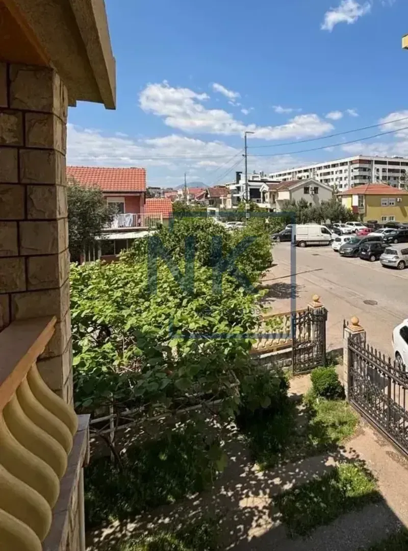 Izdavanje, kuća, 250m², Stari Aerodrom, Podgorica