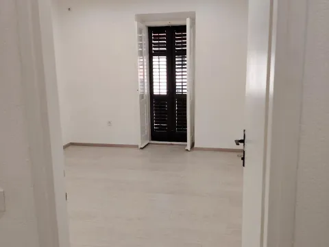Rent, two bedroom apartment, 60m², Centar, Kotor - image 6