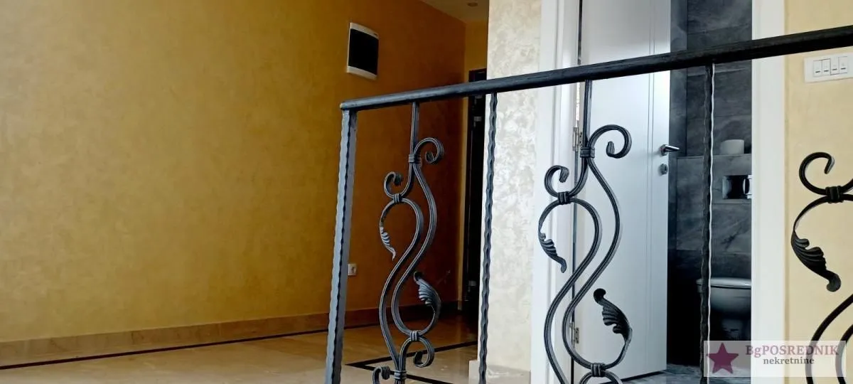 Prodaja, stan, 302m², Miljakovac, Rakovica