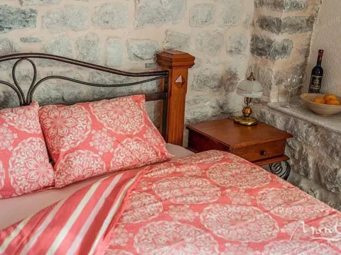 Prodaja, jednosoban stan, 54m², Prčanj, Kotor - image 8