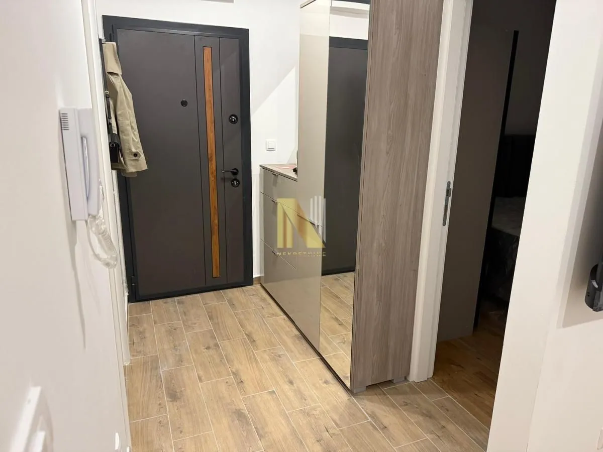 Izdavanje, jednosoban stan, 36m², Salajka, Novi Sad Sve Podlokacije