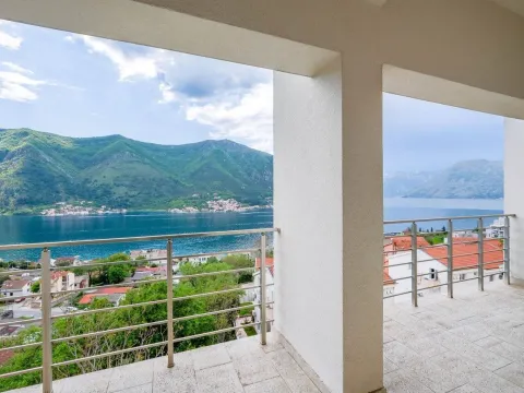 Sale, three bedroom apartment, 103m², Dobrota, Kotor - image 11