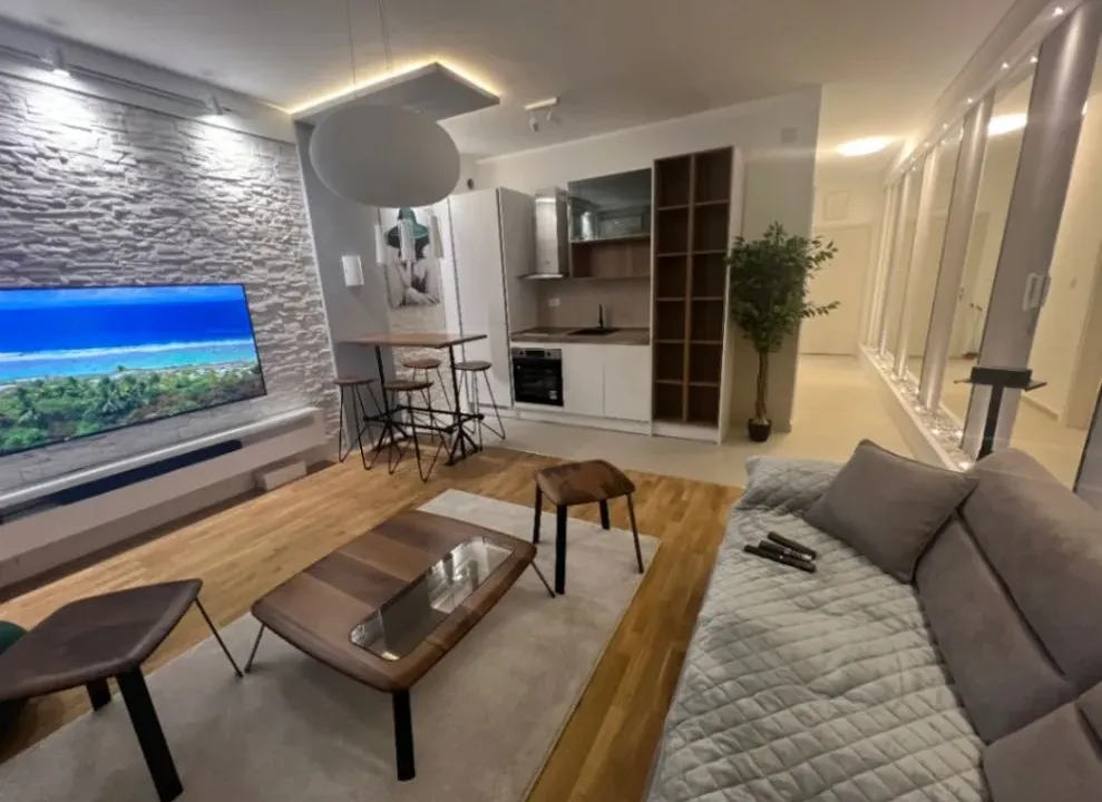 Izdavanje, jednosoban stan, 54m², Dobrota, Kotor