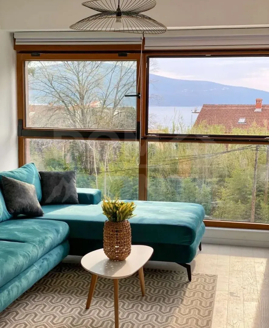 Izdavanje, jednosoban stan, 40m², Tivat, Crna Gora