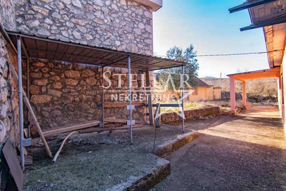 Izdavanje, kuća, 73m², Kuči, Podgorica