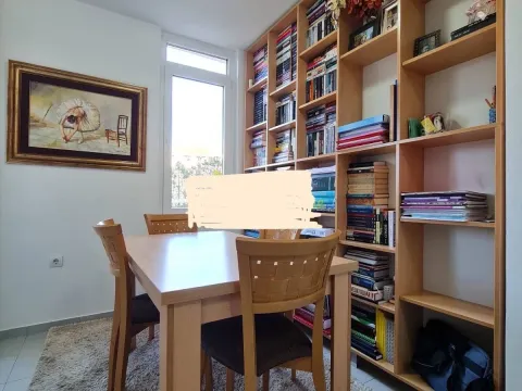 Izdavanje, dvosoban stan, 76m², Blok 6, Podgorica - image 2